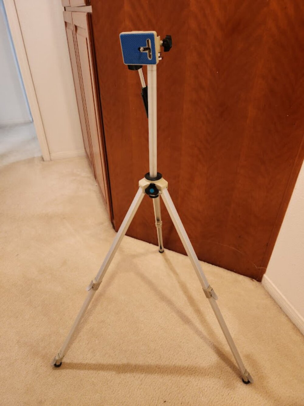 VIVITAR CAMERA TRIPOD